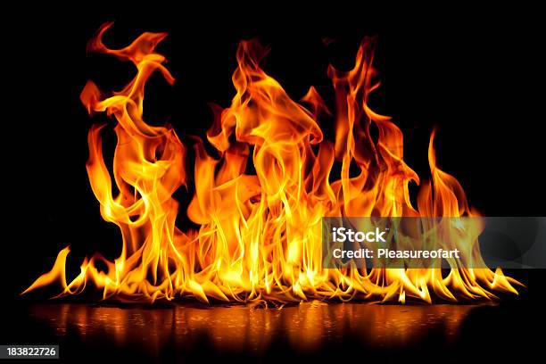 Ogień Płomienie - zdjęcia stockowe i więcej obrazów Płomień - Płomień, Ogień, Palić się