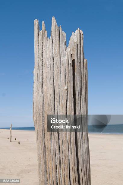 Irregolari Old Post - Fotografie stock e altre immagini di Abbandonato - Abbandonato, Acqua, Ambientazione esterna