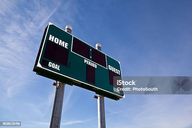 Marcador - Fotografias de stock e mais imagens de Futebol Americano - Futebol Americano, Marcador - Equipamento Desportivo, Ao Ar Livre