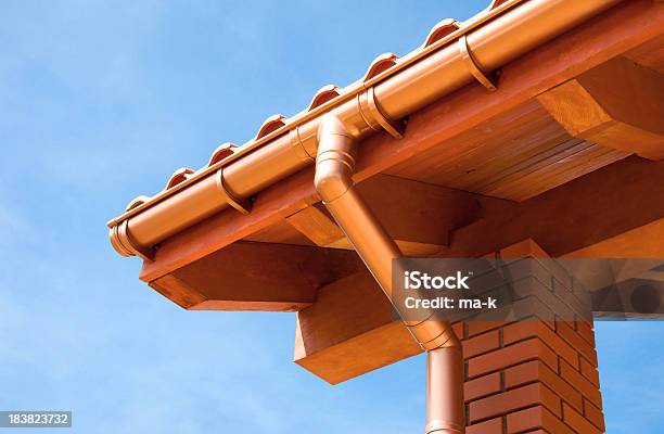 屋根 - 雨樋のストックフォトや画像を多数ご用意 - 雨樋, 銅, 屋根