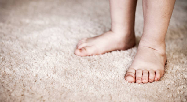 istock Little feet on carpet 183824419