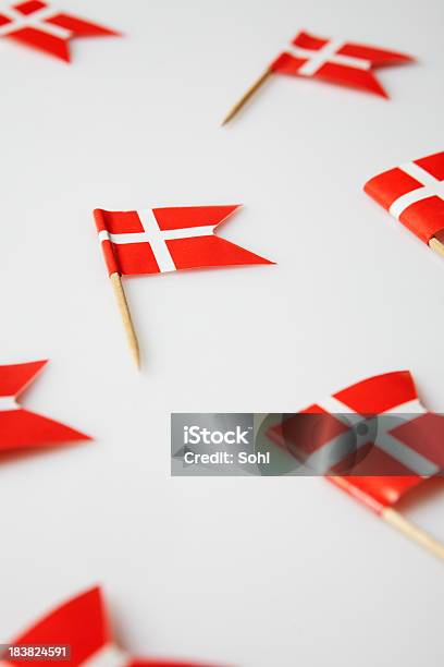 Датский Флаг — стоковые фотографии и другие картинки Датский флаг - Датский флаг, Без людей, Вертикальный