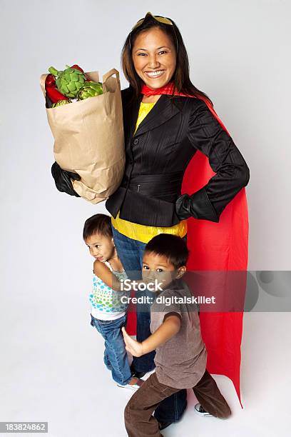 Super Mãe - Fotografias de stock e mais imagens de Família - Família, Super-Herói, Figura para recortar
