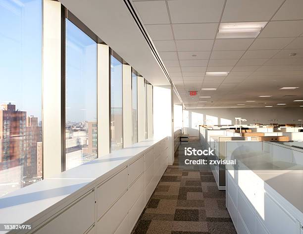 近代的なオフィススペース - オフィスのストックフォトや画像を多数ご用意 - オフィス, オフィスパーテーション, キャビネット