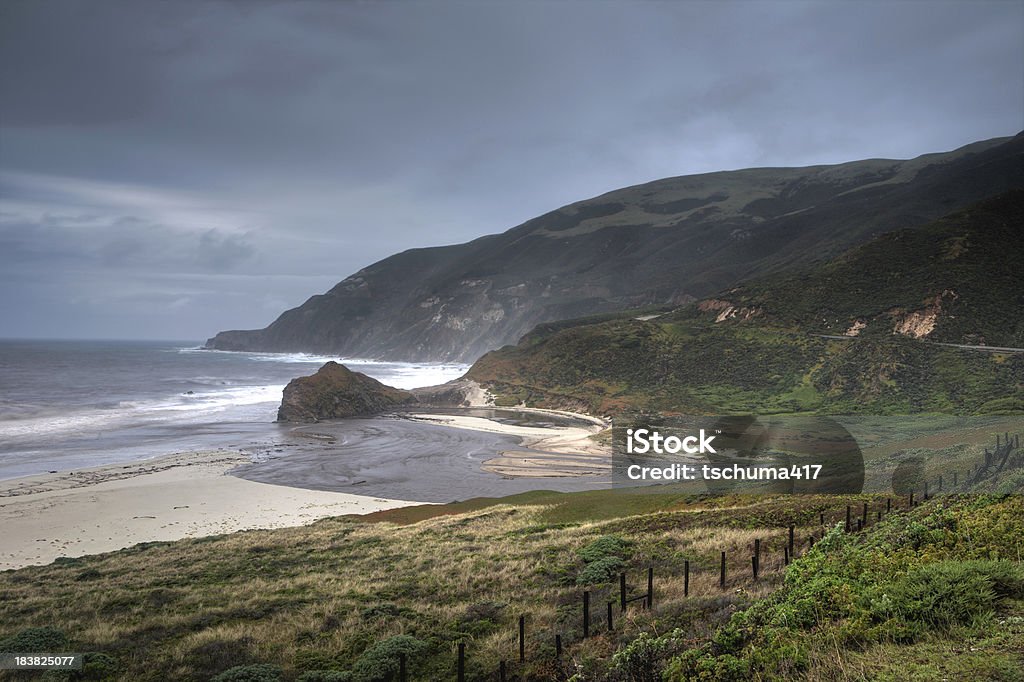 Costa del Big Sur Rock - Foto stock royalty-free di Acqua