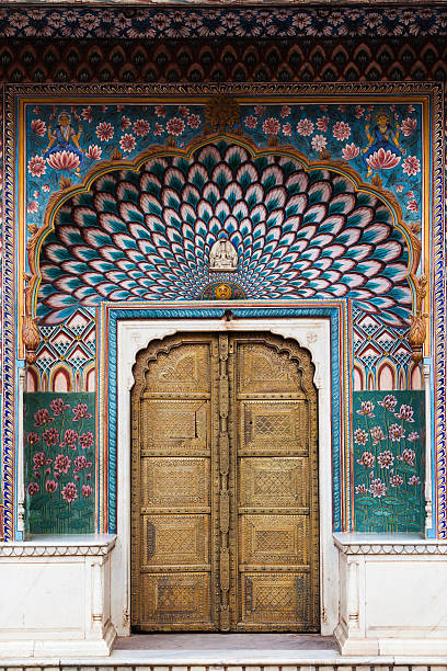 palácio de jaipur pavão pintura de porta de entrada - jaipur city palace imagens e fotografias de stock