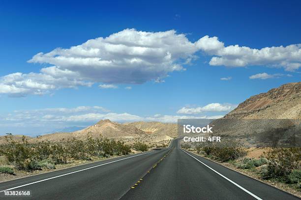 Долина Огня Невада Сша — стоковые фотографии и другие картинки Извилистая дорога - Извилистая дорога, США, Без людей