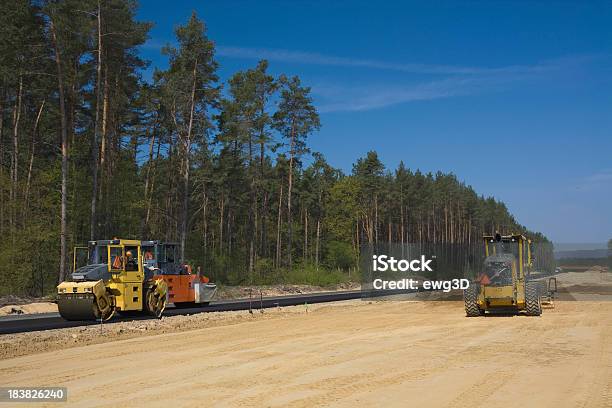 Photo libre de droit de Travaux De Voirie banque d'images et plus d'images libres de droit de Autoroute - Autoroute, Bulldozer, Chantier de construction