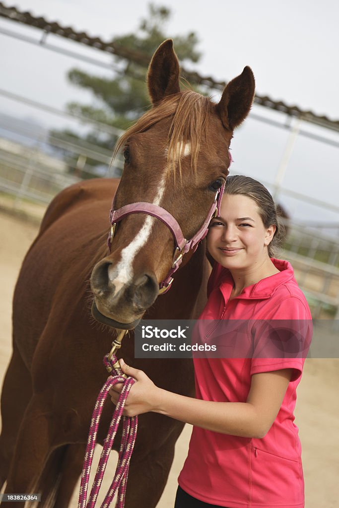 Teen Girl With Horse - Стоковые фото 14-15 лет роялти-фри