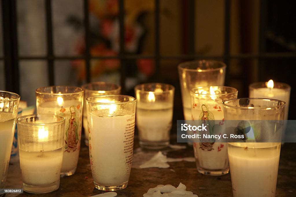 Velas en estilo mexicano, adoración, México - Foto de stock de Vela - Equipo de iluminación libre de derechos