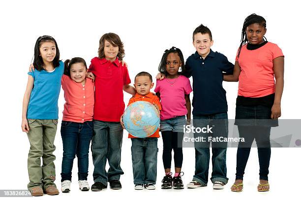 Wielu Etnicznych Dzieci - zdjęcia stockowe i więcej obrazów 10-11 lat - 10-11 lat, 4 - 5 lat, 6-7 lat