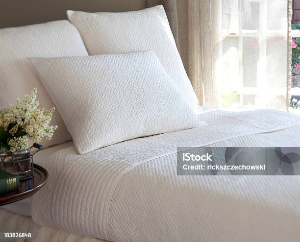 キルトのベッド - ベッドのストックフォトや画像を多数ご用意 - ベッド, くつろぐ, キルト