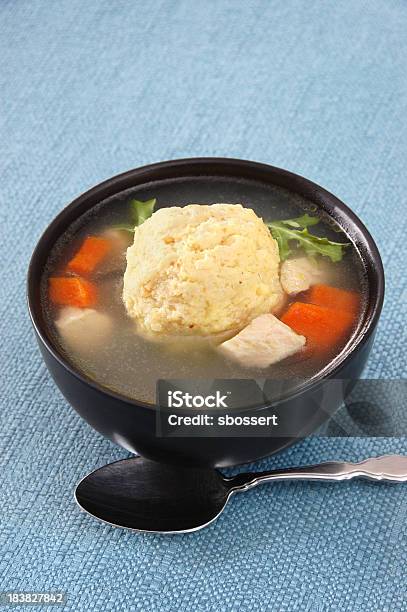 Matzah Ball Soup Stockfoto und mehr Bilder von Matzesuppe - Matzesuppe, Blau, Farbbild