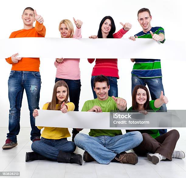 Foto de Grupo De Jovens Segurando Dois Branco Banner Listras e mais fotos de stock de Adolescente