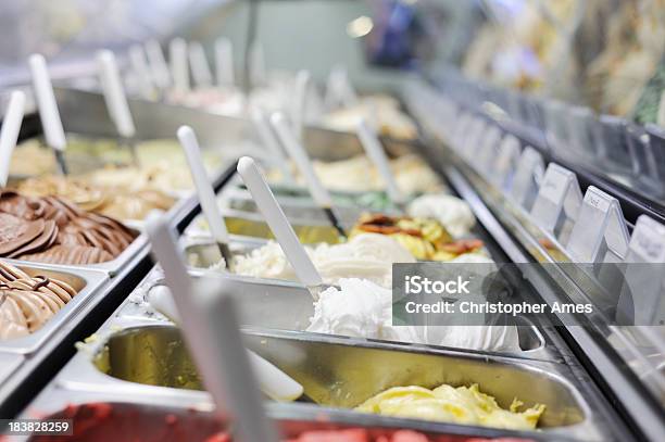 디스플레이 냉장고 전체 이탈리아 아이스크림 아이스크림에 대한 스톡 사진 및 기타 이미지 - 아이스크림, 젤라토, 상점