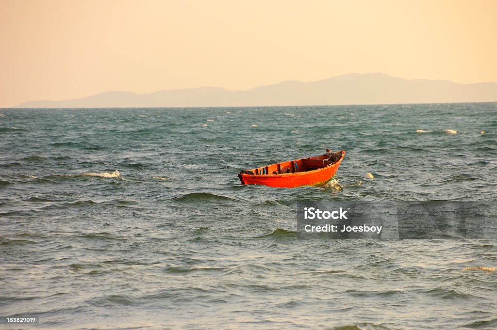 Red barco a remos no Golfo da Tailândia - Royalty-free Anoitecer Foto de stock