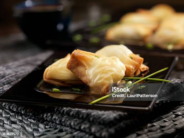 Knusprigekäse Und Spargel Gefüllt Mit Filoteig Gebäck Und Häppchen Stockfoto und mehr Bilder von Gebacken