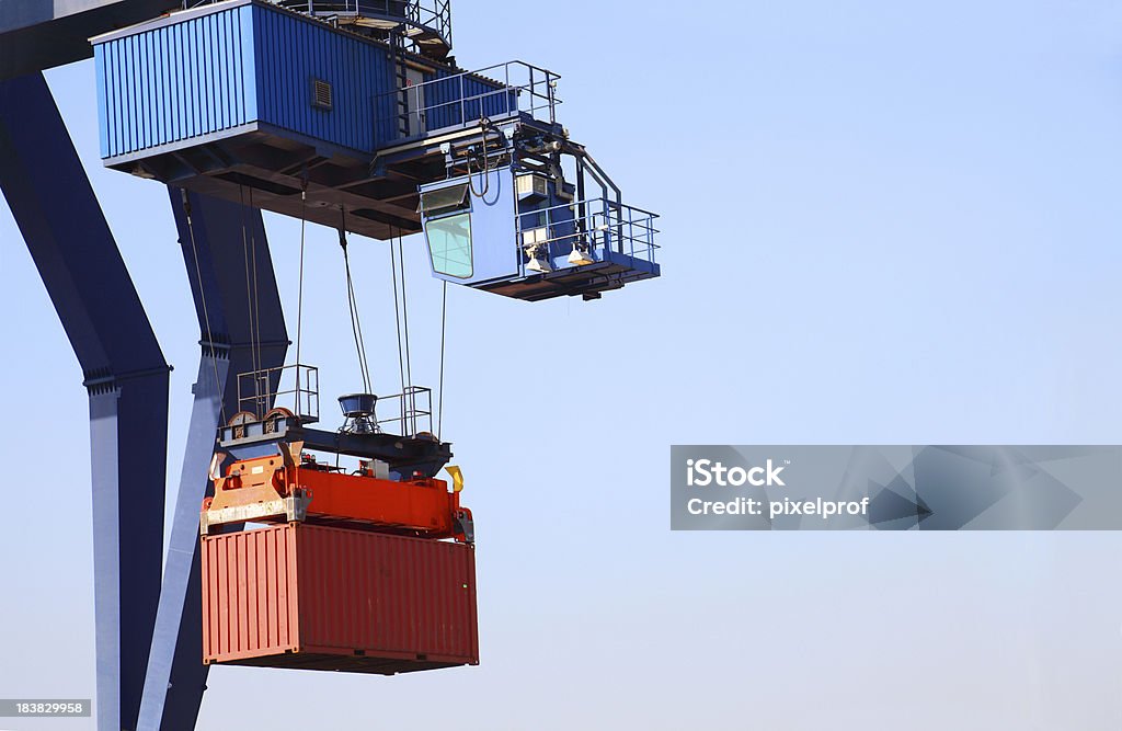 Кран и Грузовой контейнер - Стоковые фото Overhead Crane роялти-фри