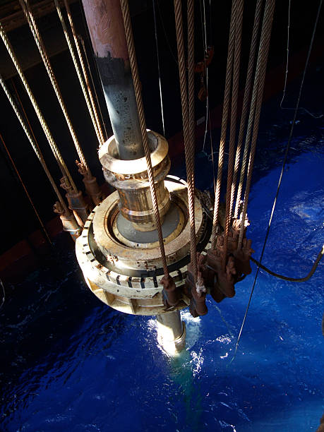 슬립 관절 있는 굴착선 - oil rig oil industry sea riser 뉴스 사진 이미지