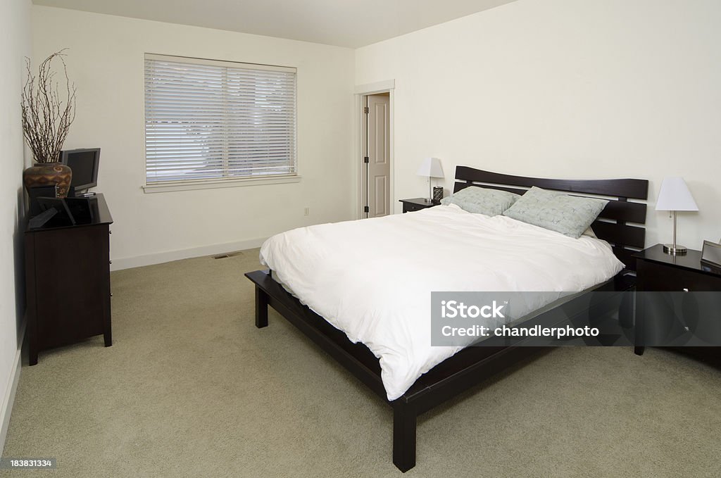 Современная спальня с Грудь Выдвижных ящиков - Стоковые фото Архитектура роялти-фри