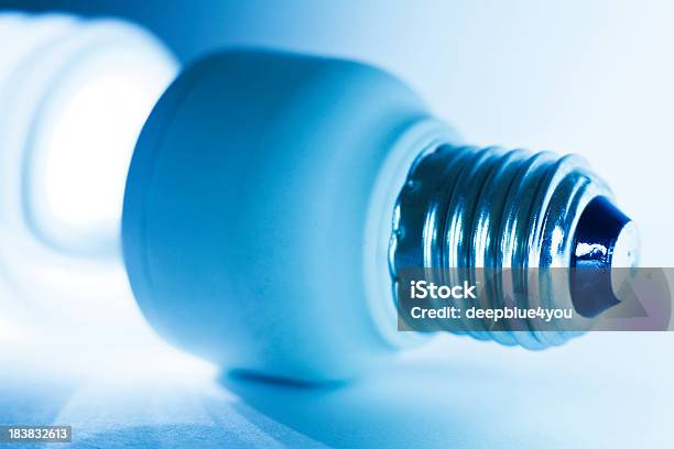 De Poupança De Energia Lâmpada Fluorescente Compacta - Fotografias de stock e mais imagens de Eficiência