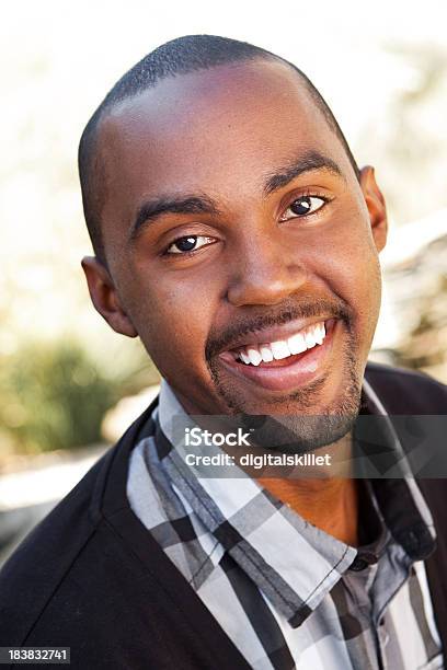 Foto de Feliz Jovem Adulto e mais fotos de stock de 20 Anos - 20 Anos, Adulto, Afro-americano