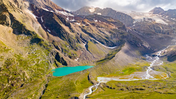 vista aérea dos alpes do lago azul stubai, tirol - european alps mountain glacier austria - fotografias e filmes do acervo