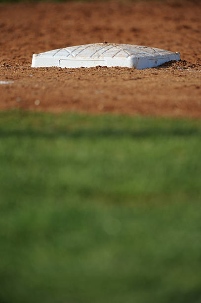 base di baseball - baseball infield baseline close up foto e immagini stock