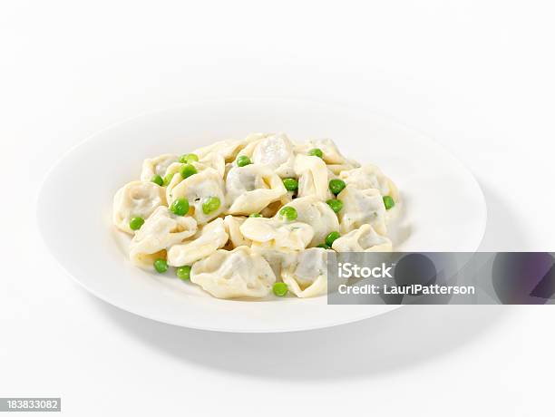 Rindfleischtortellini In Einer Sahnesauce Stockfoto und mehr Bilder von Bechamelsoße - Bechamelsoße, Sahnesoße, Makkaroni