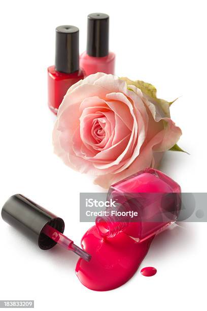 Cosméticos Verniz Para Unhas E Rose - Fotografias de stock e mais imagens de Maquilhagem - Maquilhagem, Artigo de Higiene Pessoal, Beleza