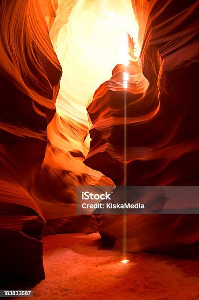 キャニオンレイヨウアリゾナでます - アリゾナ州のストックフォトや画像を多数ご用意 - アリゾナ州, アンテロープ渓谷, オレンジ色