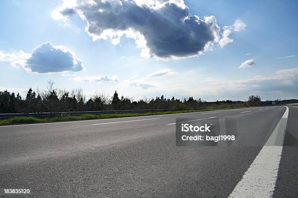 Highway Stockfoto und mehr Bilder von Asphalt - Asphalt, Straßenverkehr, Auto