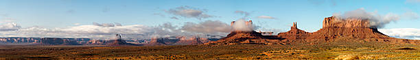 panorama de monument valley, utah - monument valley usa panoramic imagens e fotografias de stock