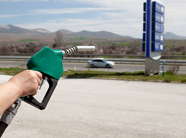 bomba de combustível - gas fuel pump labeling fuel and power generation - fotografias e filmes do acervo