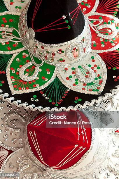 Dois Sombreros Mexicana Chapéu Festas Plano Aproximado - Fotografias de stock e mais imagens de América Latina