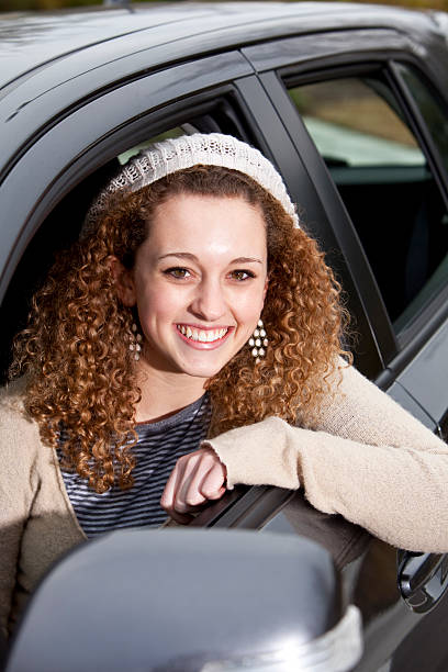 adolescente conducción de coche - sc0462 fotografías e imágenes de stock