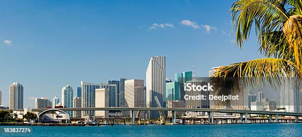 Skyline Del Centro Della Città Di Miami In Florida Stati Uniti - Fotografie stock e altre immagini di Miami