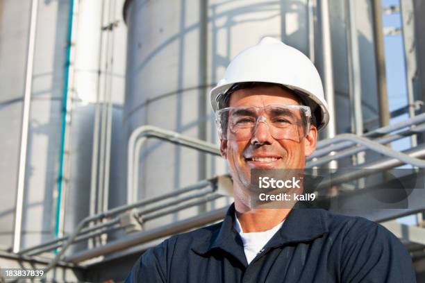 숫나사 인부 At 공업주 공장요 중년 남자에 대한 스톡 사진 및 기타 이미지 - 중년 남자, 화학 공장, 30-39세