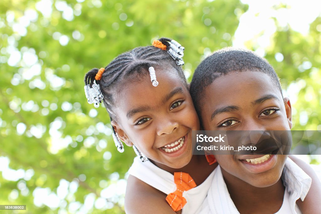 Брат и сестра - Стоковые фото Африканская этническая группа роялти-фри