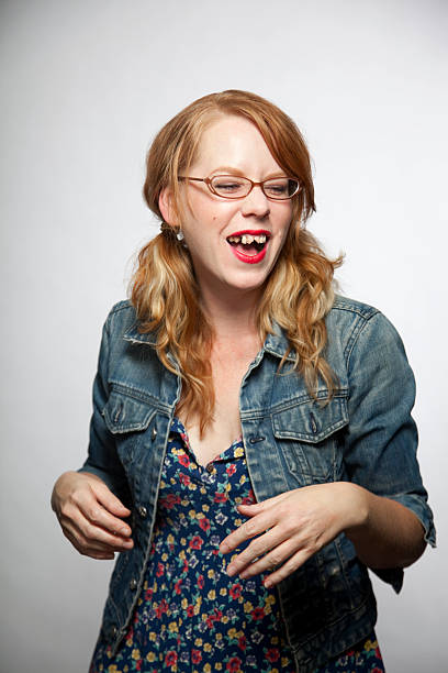 ragazza con denti ridere bad - vertical caucasian glasses red hair foto e immagini stock