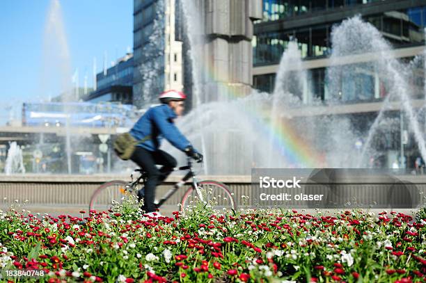 Gemischte Blumen Verkehr Auf Dich Stockfoto und mehr Bilder von Frühling - Frühling, Radfahren, Asphalt