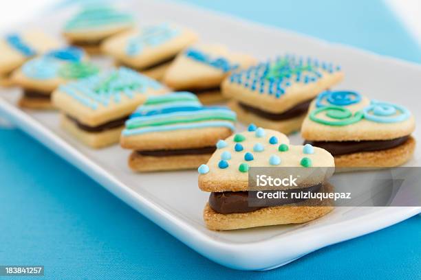 Foto de Ornamentada Alfajores Doce e mais fotos de stock de Alfajor - Alfajor, Alimentação Não-saudável, Assado no Forno