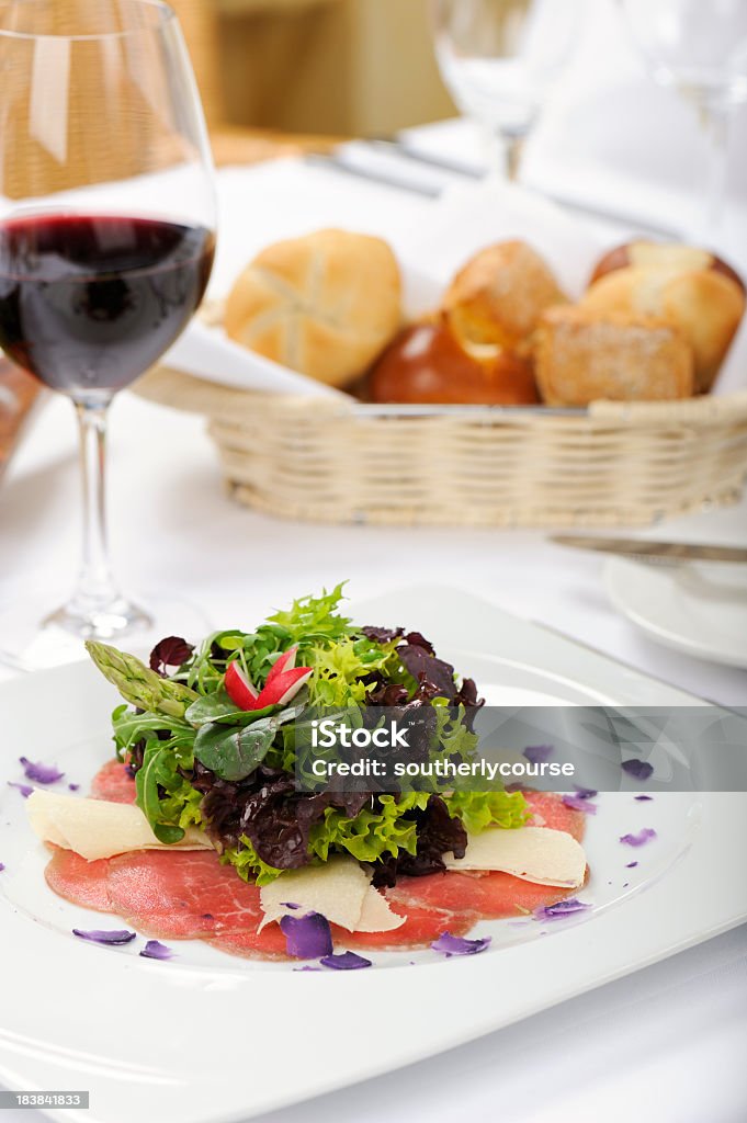 Carpaccio de filé mignon - Foto de stock de Alface royalty-free