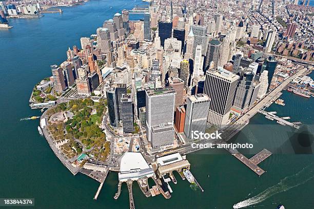 Foto de Vista Aérea Do Centro De Manhattan e mais fotos de stock de Arranha-céu - Arranha-céu, Atlântico Central EUA, Baía