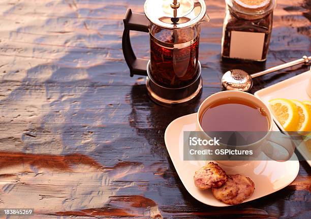 Gastrónomo Chá Com Scones Conjunto - Fotografias de stock e mais imagens de Chá - Bebida quente - Chá - Bebida quente, Folhas de Chá, Scone