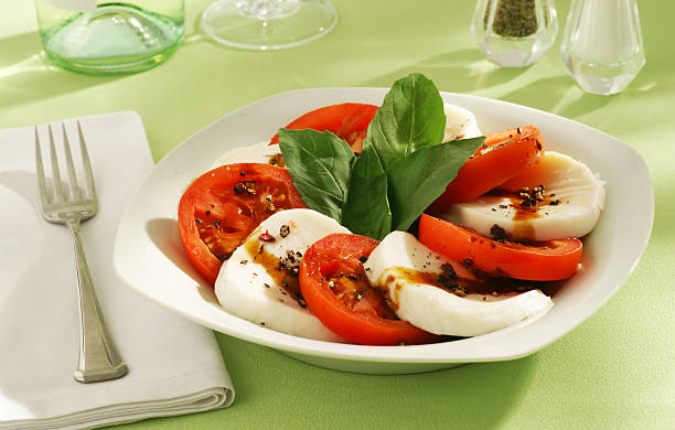 insalata caprese - caprese salad foto e immagini stock