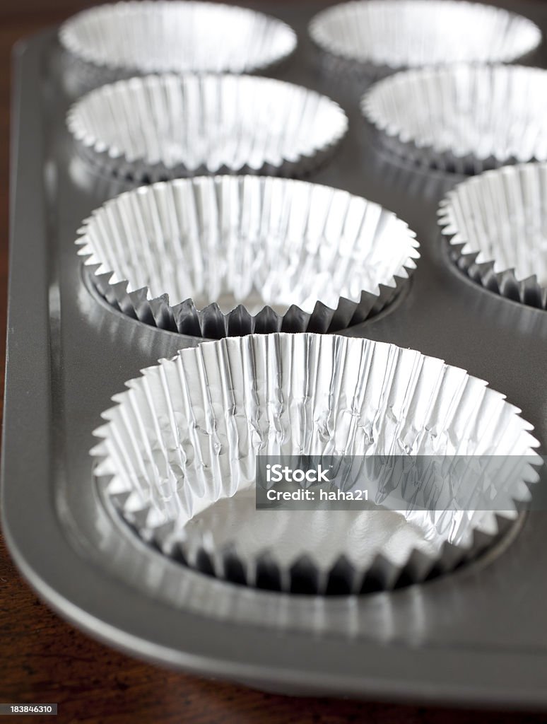 Muffin Tin With Foil Baking Cups Stock Photo - Download Image Now - Foil -  Material, Baking, Color Image - iStock
