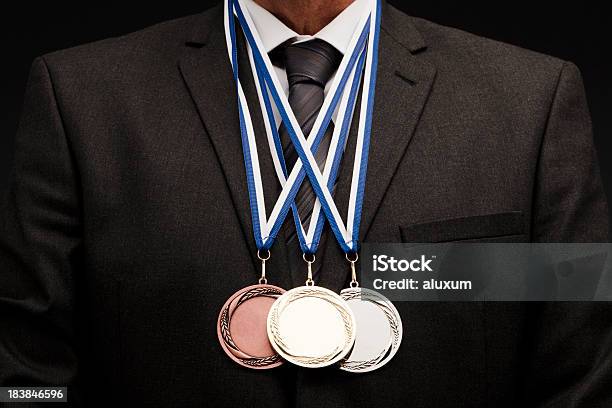 Sucesso Do Empresário - Fotografias de stock e mais imagens de Medalha - Medalha, Dourado - Cores, Medalha de Ouro