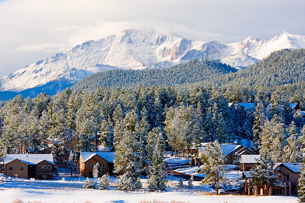 świeży śnieg na pikes peak - 14000 foot peak zdjęcia i obrazy z banku zdjęć