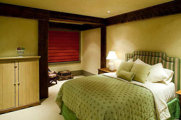 sypialnia łóżko i śniadanie - bed and breakfast bed green indoors zdjęcia i obrazy z banku zdjęć